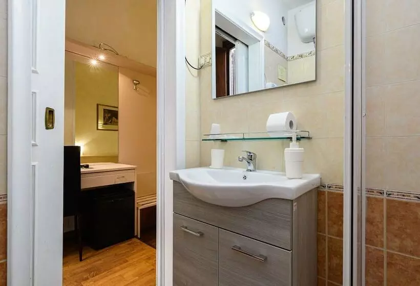 Fotos del hotel Julia:  17