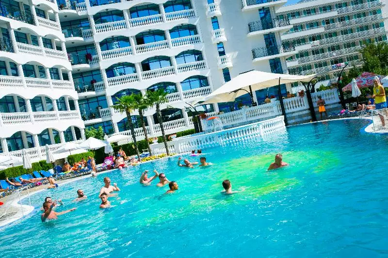 Fotos del hotel Chaika Beach Resort:  2