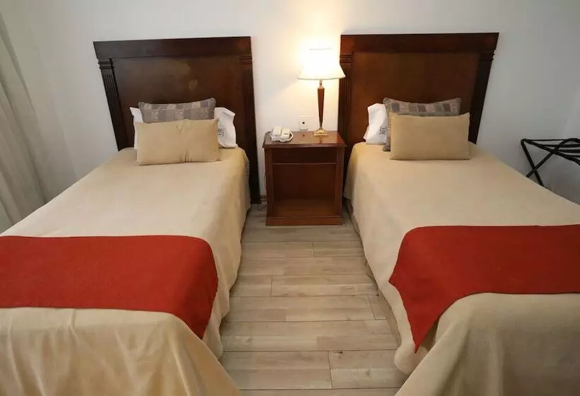 Fotos del hotel Reconquista Garden:  11