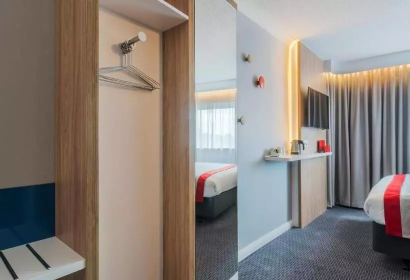 Fotos del hotel Holiday Inn Express Oxford Kassam Stadium, An Ihg:  21