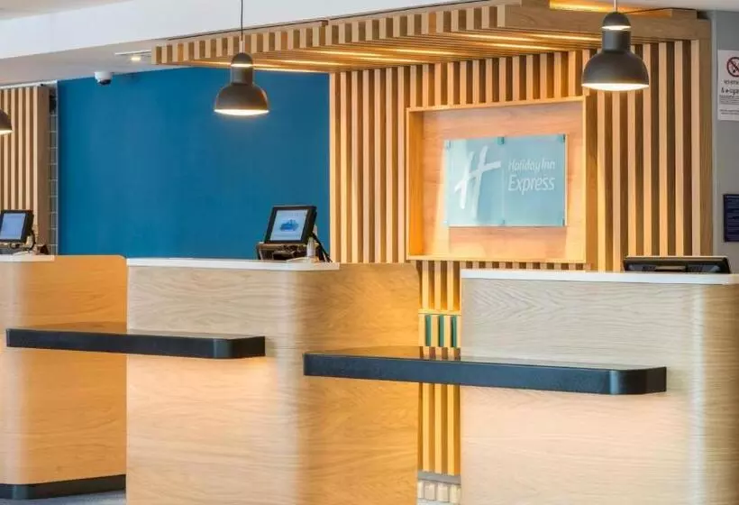 Fotos del hotel Holiday Inn Express Oxford Kassam Stadium, An Ihg:  8