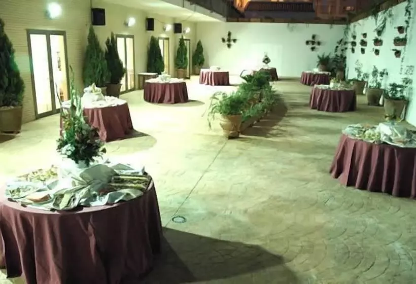 Fotos del hotel Isur Llerena:  9