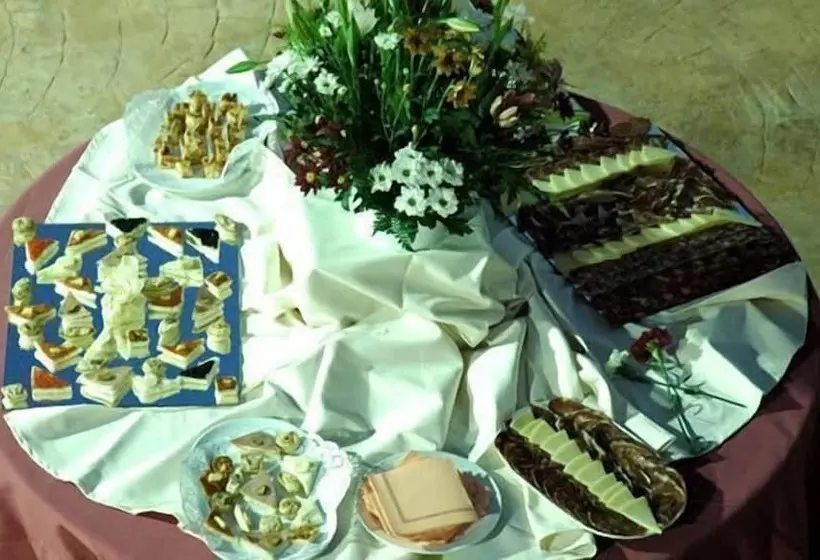 Fotos del hotel Isur Llerena:  21