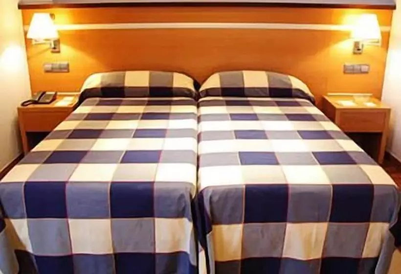 Fotos del hotel Isur Llerena:  8