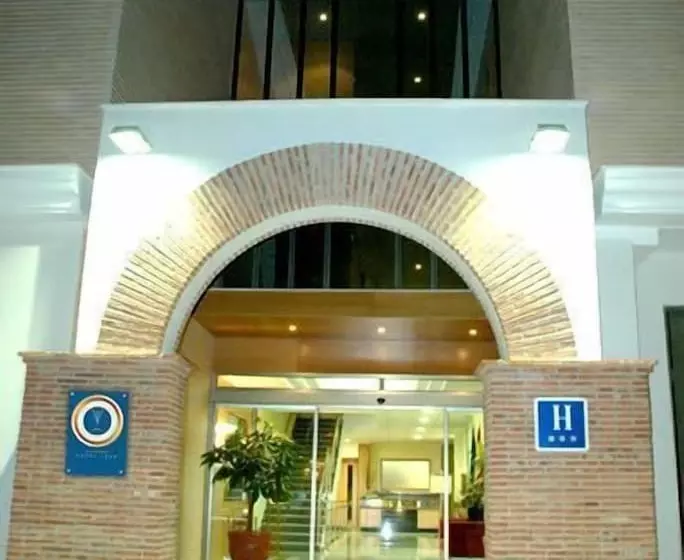 Fotos del hotel Isur Llerena:  7