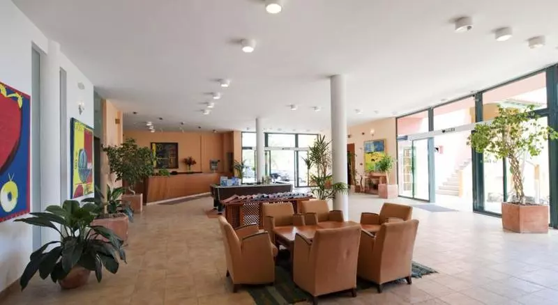 Fotos del hotel Apartamentos La Caleta:  2