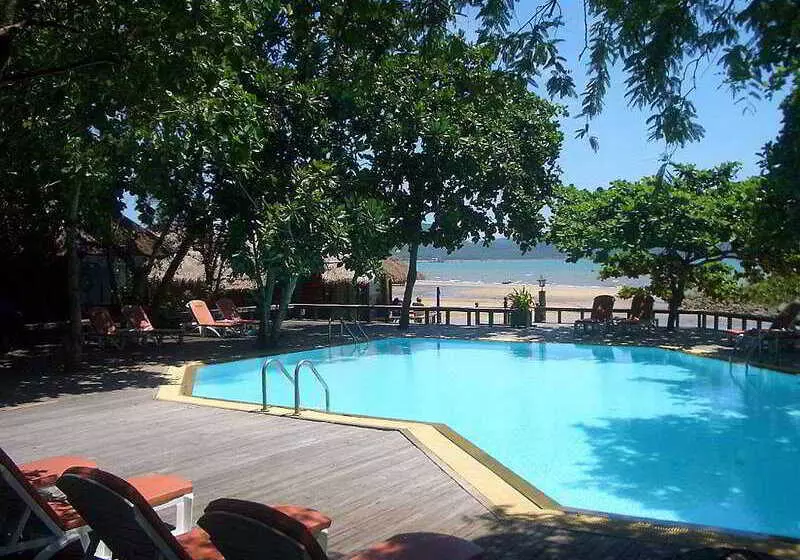 Fotos del hotel Sunset Village Beach Resort:  5