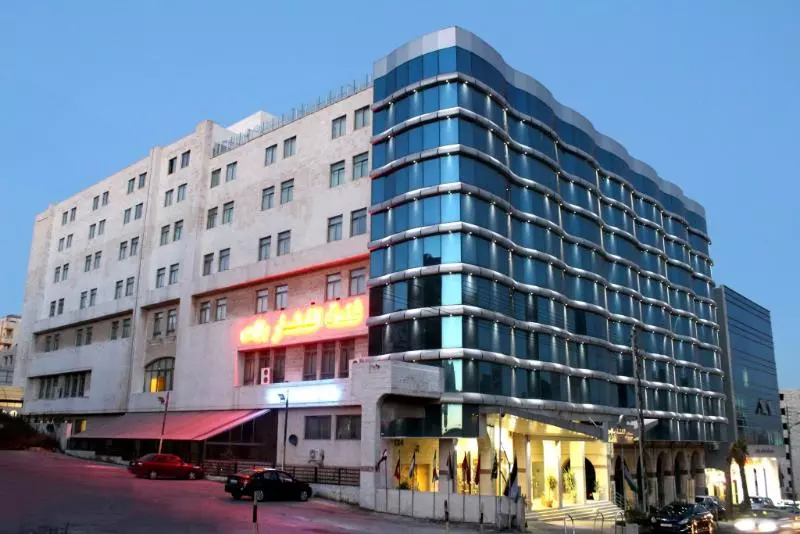 Al Fanar Palace  And Suites