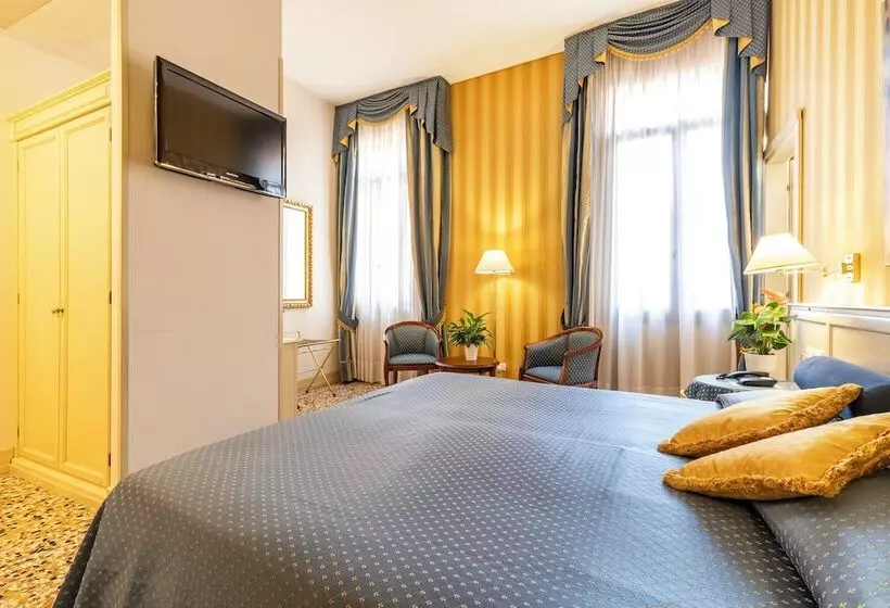 Fotos del hotel Bella Venezia:  5