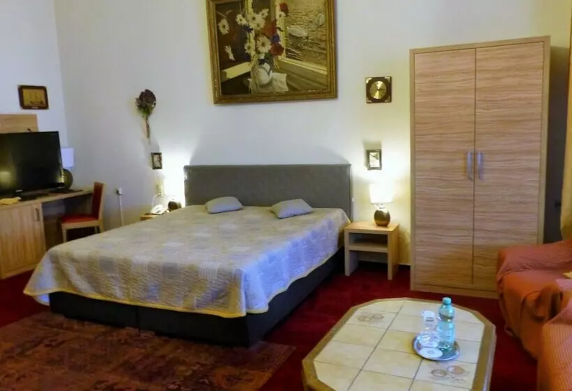 Fotos del hotel Pension Savoy Nähe Kurfürstendamm:  7