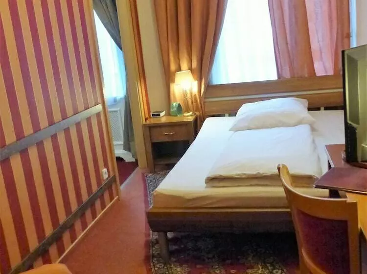 Fotos del hotel Pension Savoy Nähe Kurfürstendamm:  10