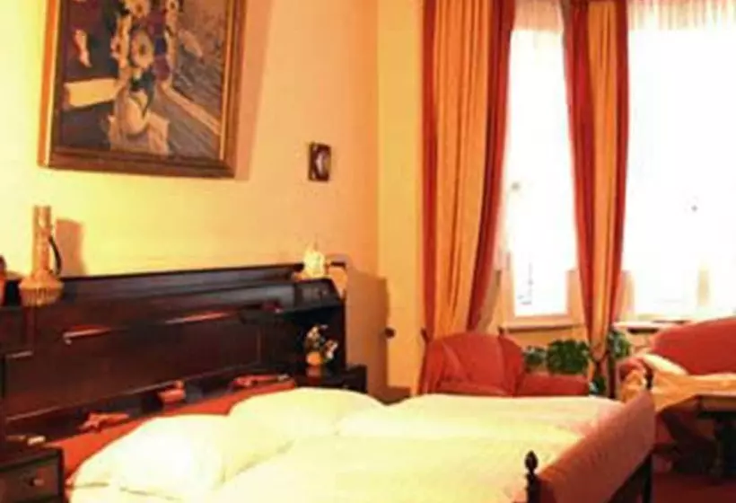 Fotos del hotel Pension Savoy Nähe Kurfürstendamm:  13