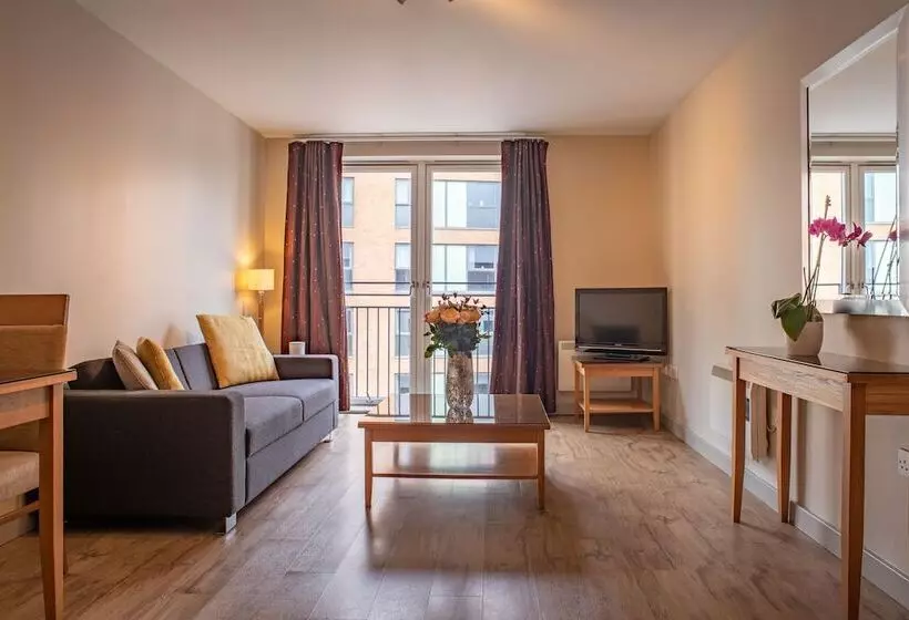 Fotos del hotel Premier Suites Birmingham:  20