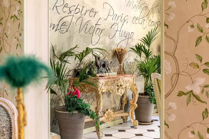 Fotos del hotel Romance Malesherbes By Patrick Hayat:  9