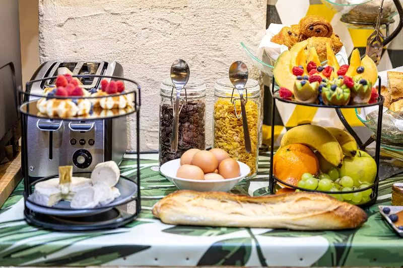 Fotos del hotel Romance Malesherbes By Patrick Hayat:  12