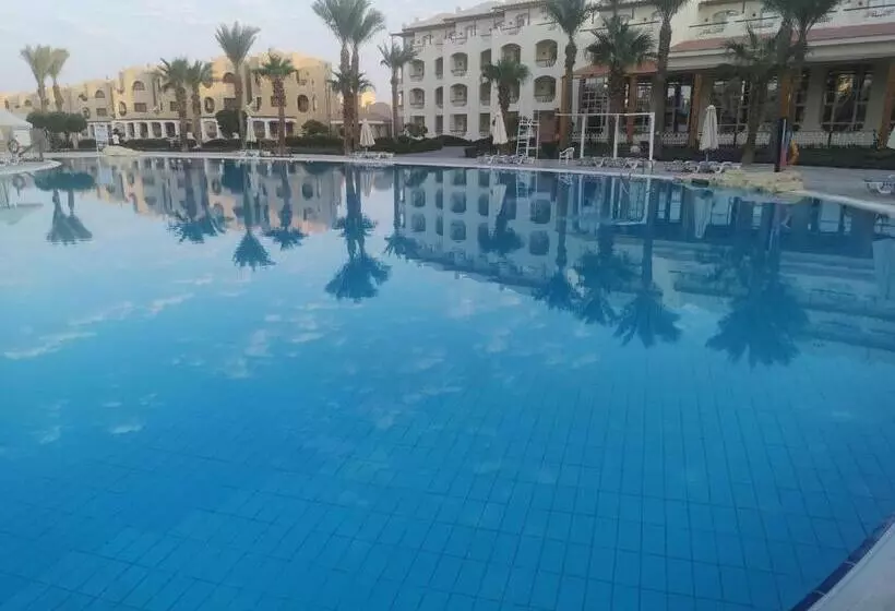 Fotos del hotel Royal Lagoons Resort & Aqua Park Families And Couples Only:  2