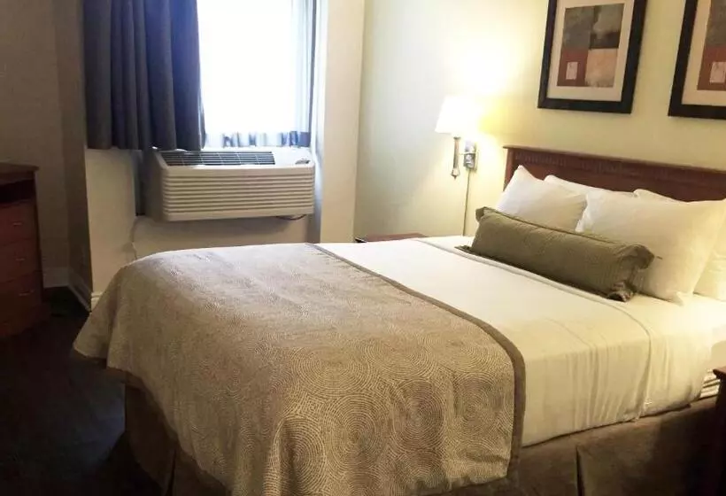 Candlewood Suites Montreal Downtown Centre Ville, An Ihg