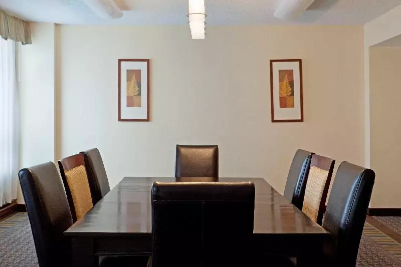 Fotos del hotel Candlewood Suites Montreal Downtown Centre Ville, An Ihg:  4