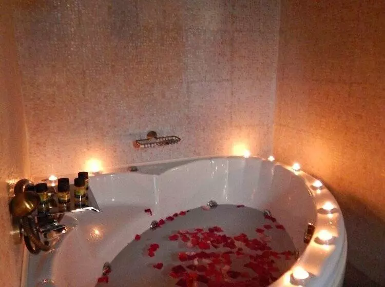 S.nikolis’ Historic Boutique