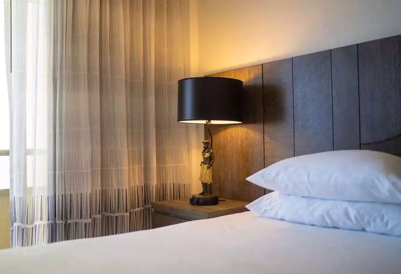 Embassy Suites By Hilton Waikiki Beach Walk