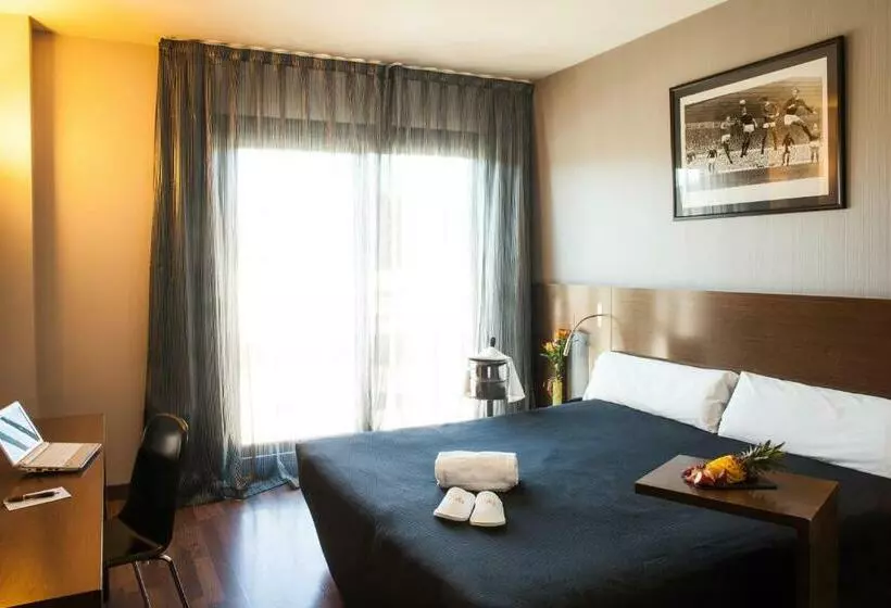 Fotos del hotel Täch Madrid Airport:  13