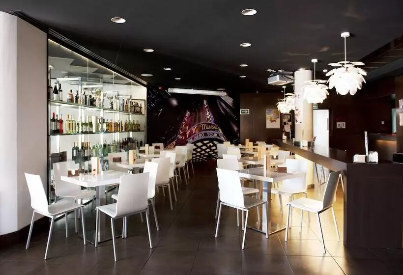 Fotos del hotel Täch Madrid Airport:  7