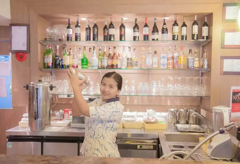 Fotos del hotel The Seasons Bangkok Huamark  Sha:  14