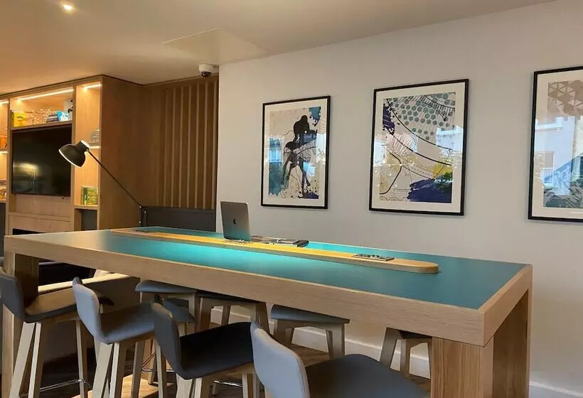 Fotos del hotel Holiday Inn Express Cheltenham Town Centre, An Ihg:  7