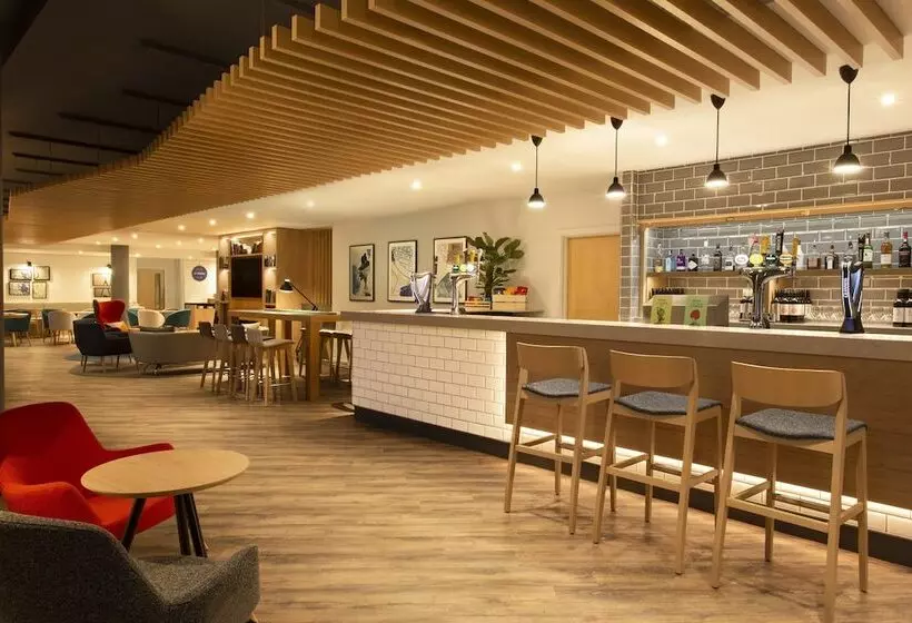 Fotos del hotel Holiday Inn Express Cheltenham Town Centre, An Ihg:  12