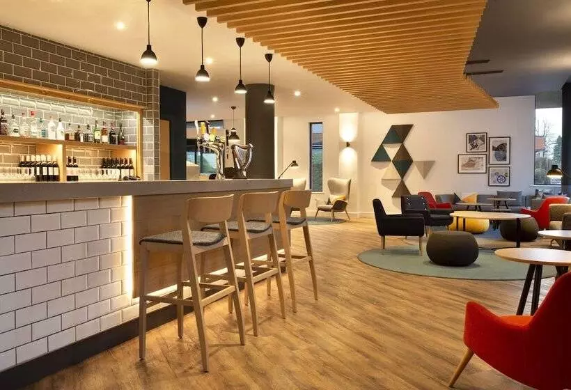 Fotos del hotel Holiday Inn Express Cheltenham Town Centre, An Ihg:  16