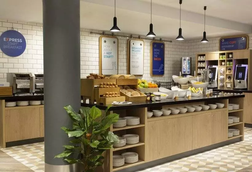 Fotos del hotel Holiday Inn Express Cheltenham Town Centre, An Ihg:  20