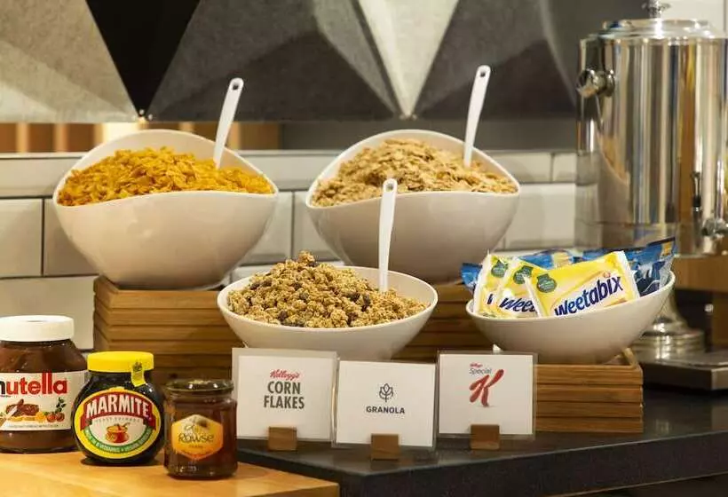 Fotos del hotel Holiday Inn Express Cheltenham Town Centre, An Ihg:  6