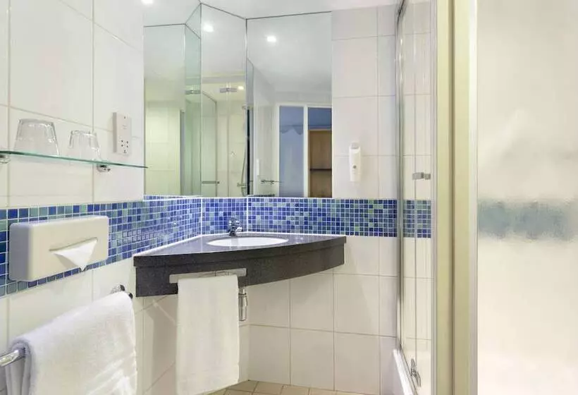 Fotos del hotel Holiday Inn Express Cheltenham Town Centre, An Ihg:  9