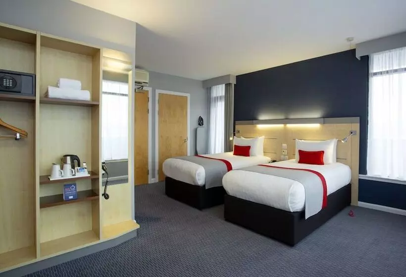 Fotos del hotel Holiday Inn Express Cheltenham Town Centre, An Ihg:  22