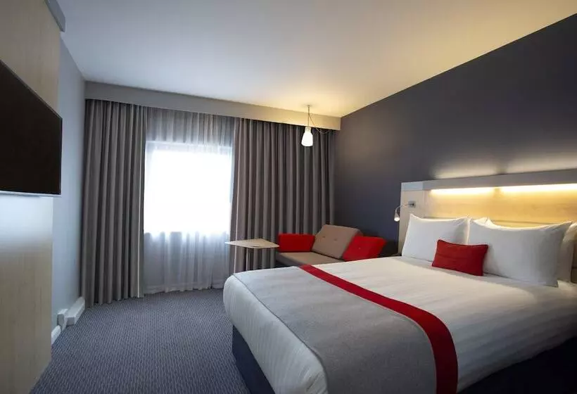 Fotos del hotel Holiday Inn Express Cheltenham Town Centre, An Ihg:  15
