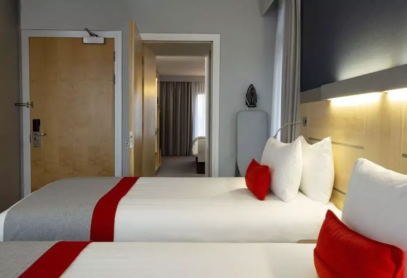 Fotos del hotel Holiday Inn Express Cheltenham Town Centre, An Ihg:  24