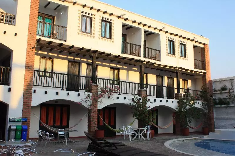 Fotos del hotel Sansiraka:  9