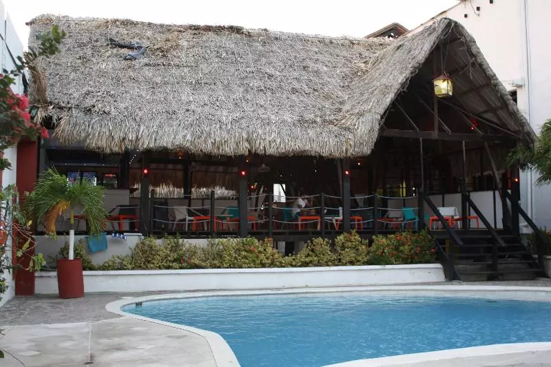 Fotos del hotel Sansiraka:  5