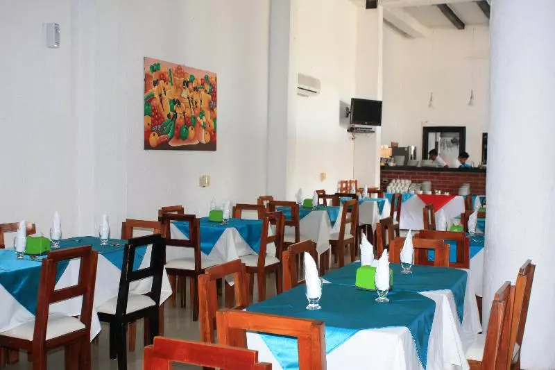 Fotos del hotel Sansiraka:  4