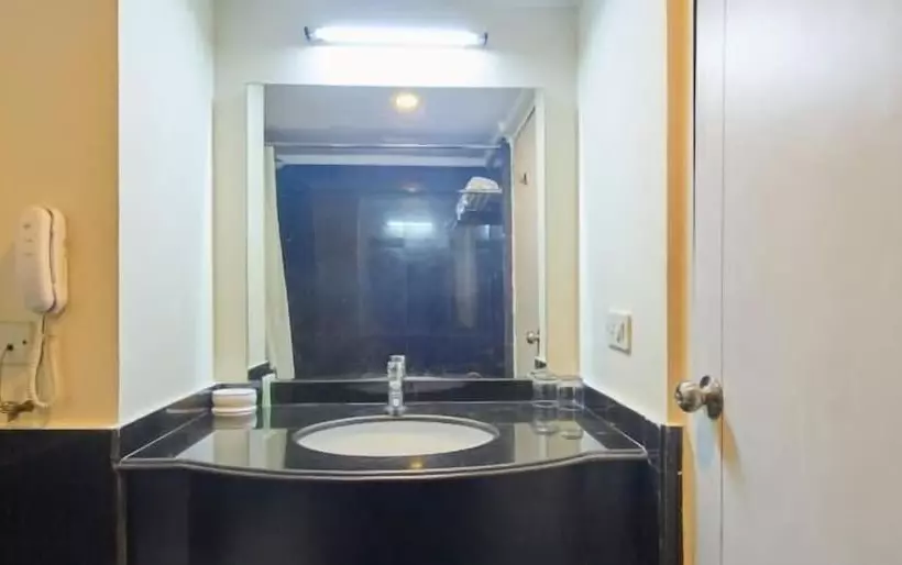 Fotos del hotel Dr.rajkumar International:  14