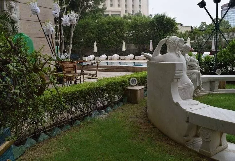 Fotos del hotel The Royal Plaza:  14