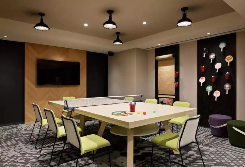 Moxy Kyoto Nijo