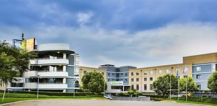 Fotos del hotel Holiday Inn Express Sandtonwoodmead, An Ihg:  1