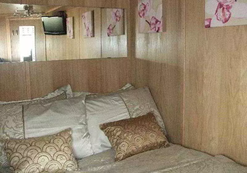 Fotos del hotel Four Sisters Boatel:  7