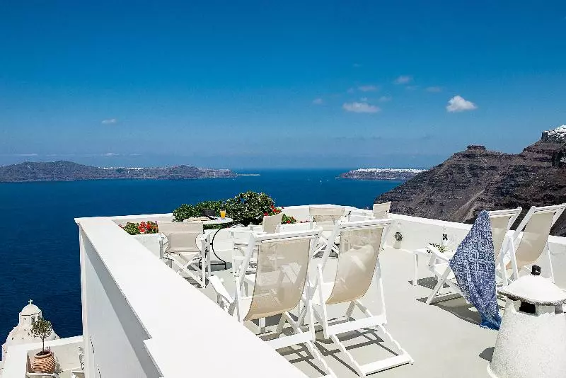 Fotos del hotel Pantelia Suites:  11