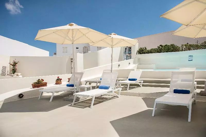 Fotos del hotel Pantelia Suites:  3