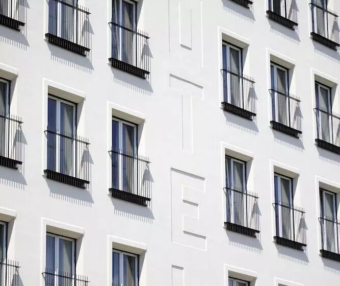 Fotos del hotel Louis Hotel:  10