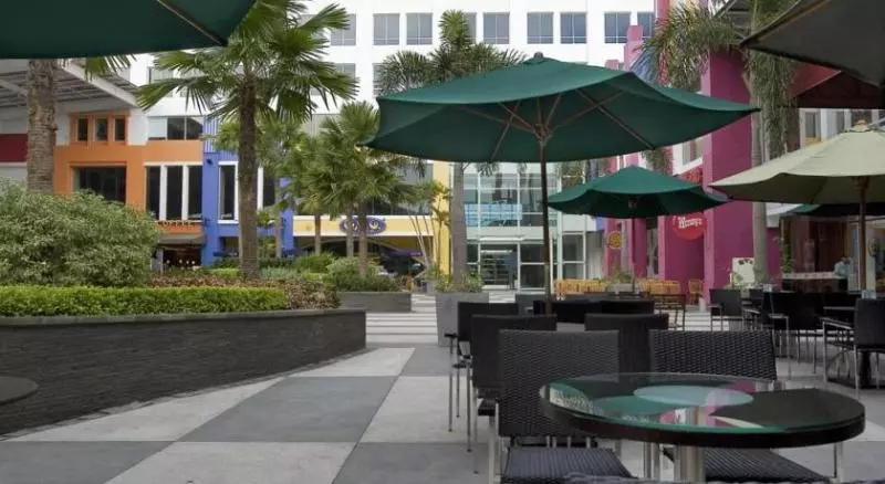 Fotos del hotel Ts Suites Surabaya:  2