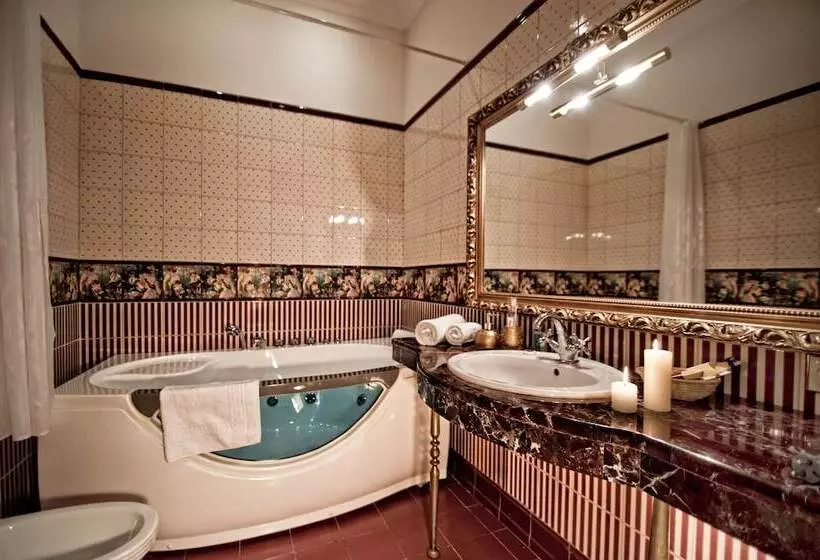 Fotos del hotel Royal  De Paris:  21