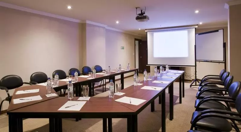 Fotos del hotel Stubel Suites & Cafe:  11